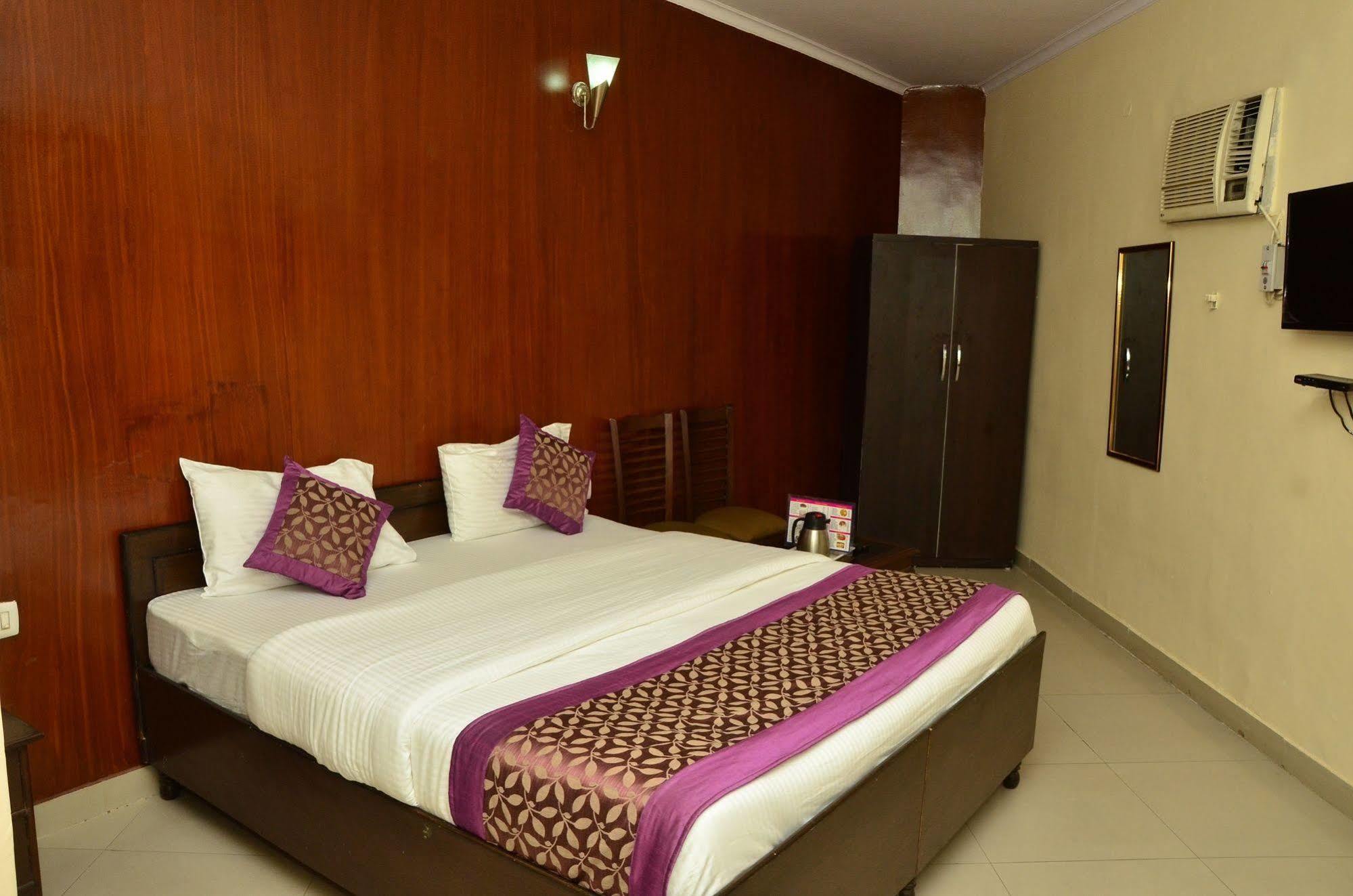 Super Hotel O Global Nueva Delhi Exterior foto
